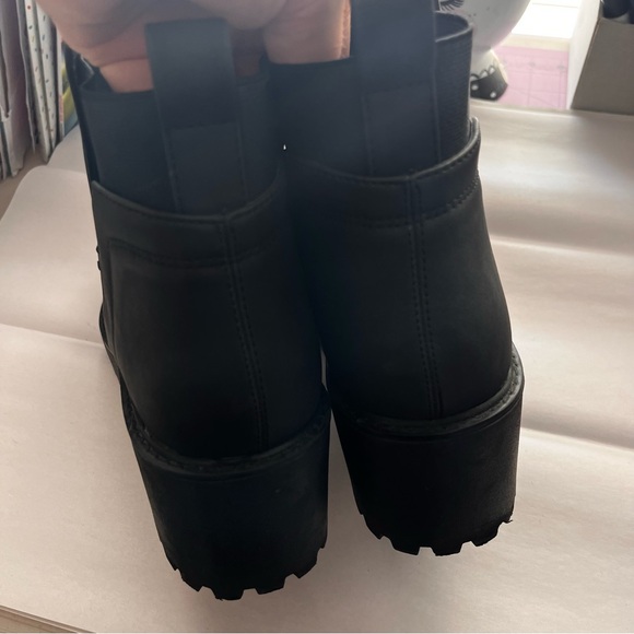 DV by Dolce Vita Black Chelsea style Ankle Boots lug sole womens shoe size 10 - Picture 6 of 7